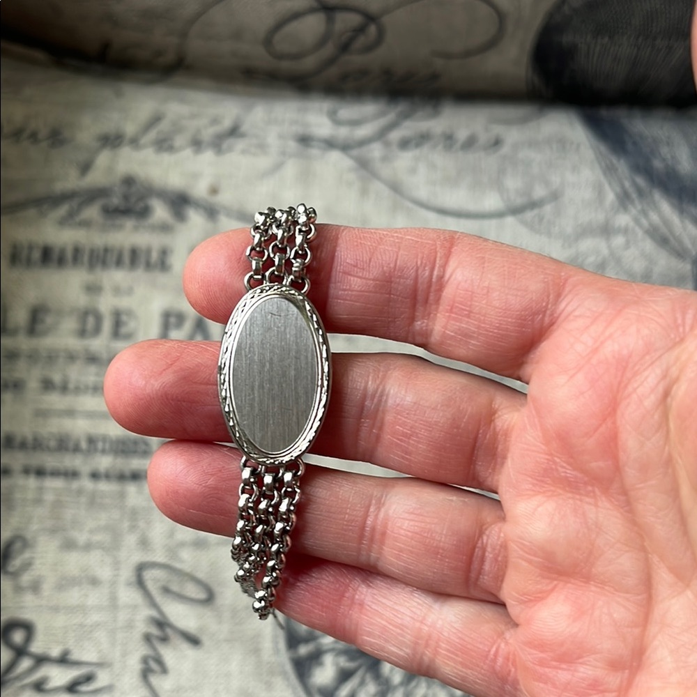 Elegant Silver Chain Bracelet - Picture 5 of 7
